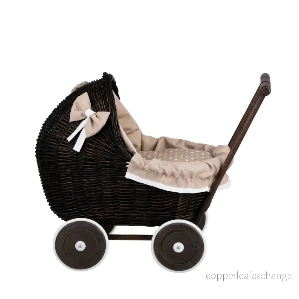 Lili dockvagn i mörk rotting – beige bäddset - Bild 3