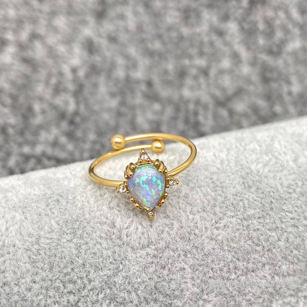 Lucky opal ring teardrop