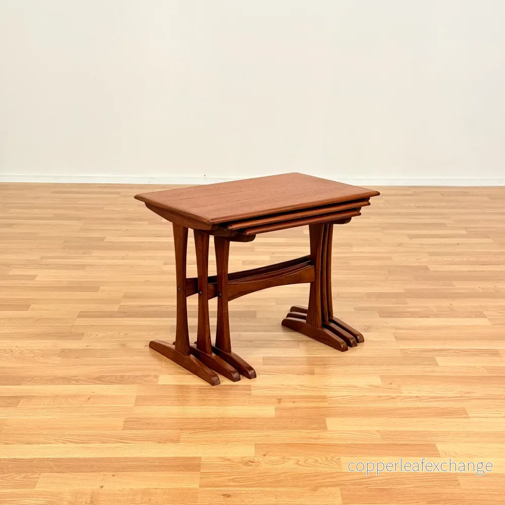 Danskt set med nästlade bord i teak - Bild 3
