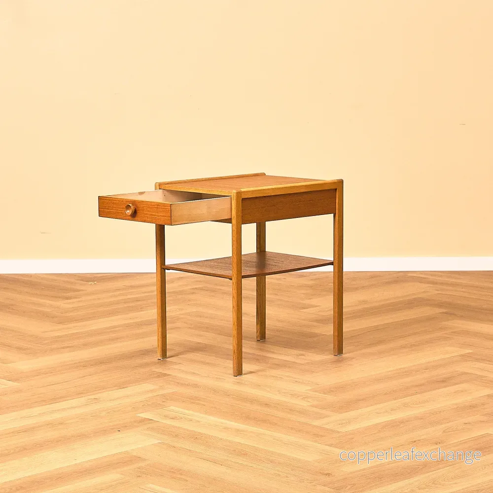 Svenska sängbord i teak och ek - Bild 3