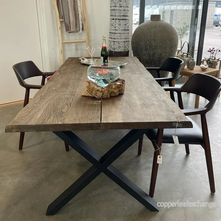 Kurland Matbord Mörk Oljad Ek Live Edge 200-300cm |  Naturlig Kant