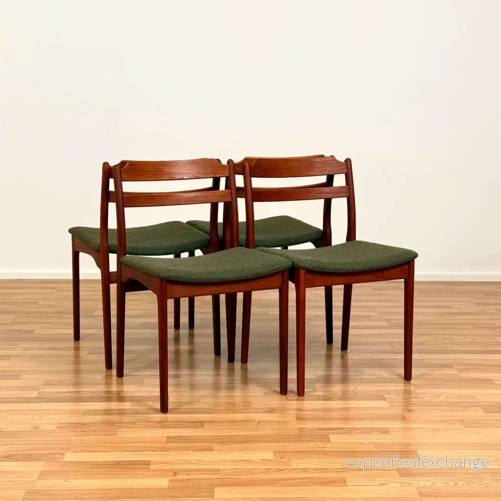 Danskt set med 4 matstolar i teak