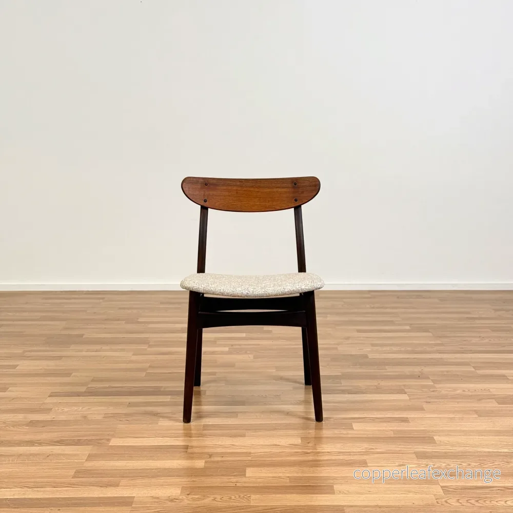 Set om 4 matstolar tillverkade i mörkt trä, 1950-60-tal, Danmark - Bild 3