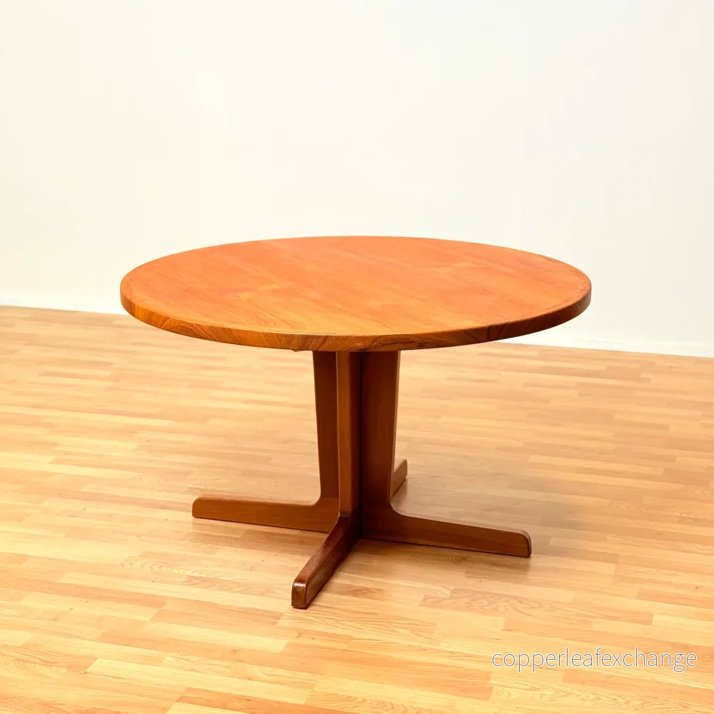Dansk runt matbord i teak Dansk runt matbord i teak