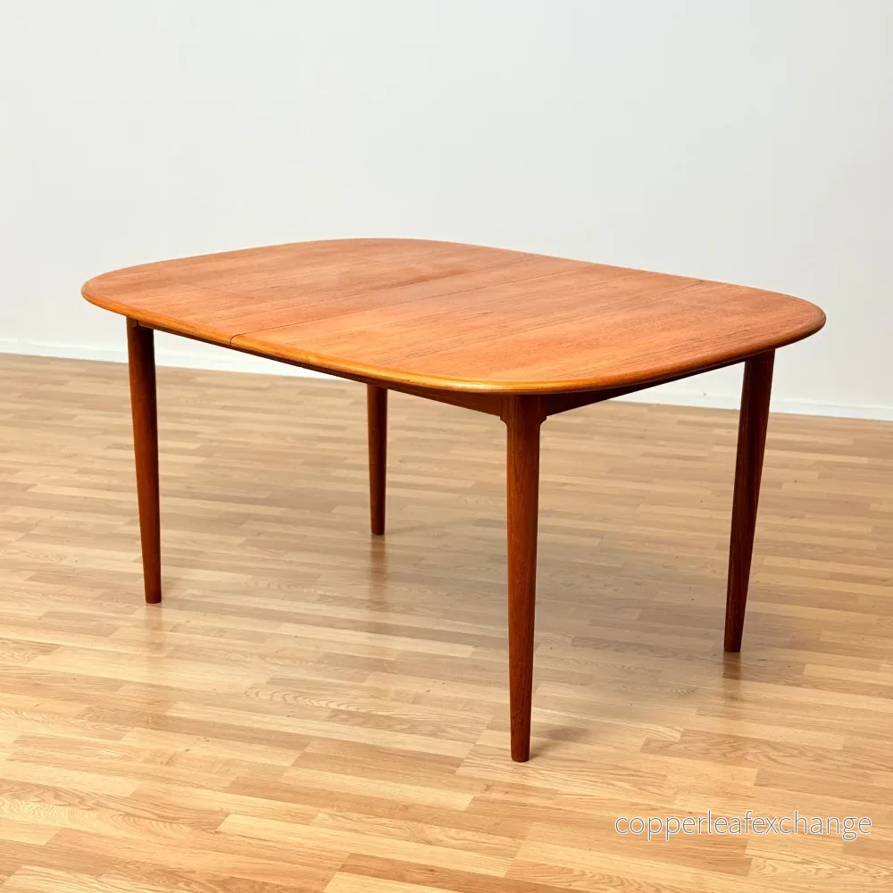 Dansk oval matbord i teak av Skovmand & Andersen