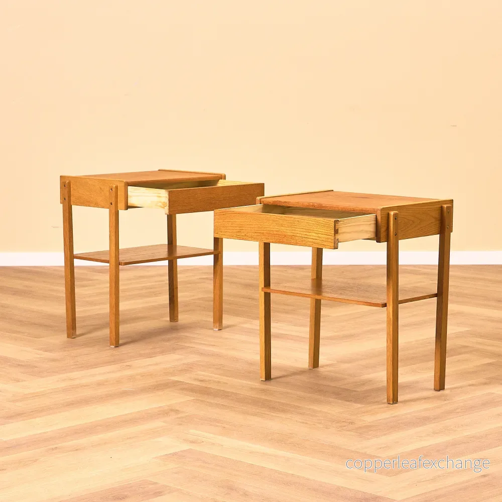 Svenska sängbord i teak och ek av Carlström & Co Möbelfabrik - Bild 2