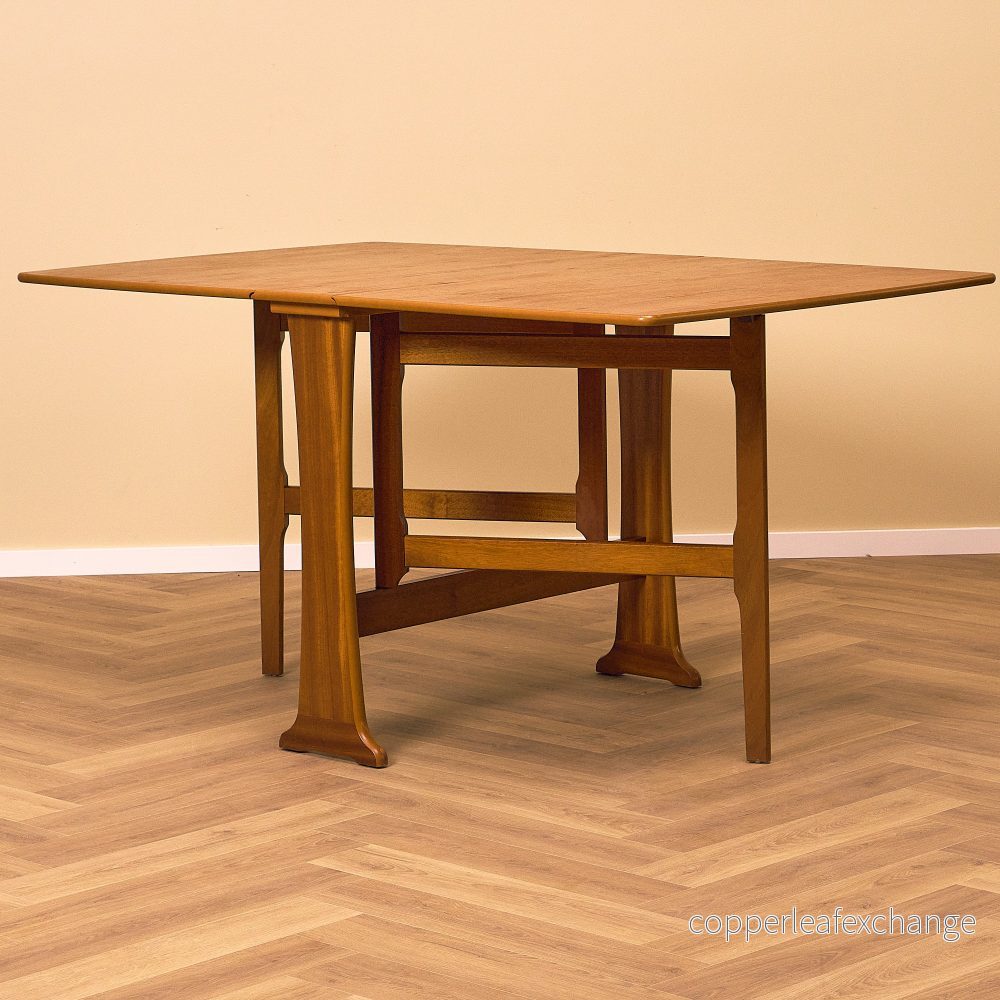 Finsk hopfällbar matbord i teak av Legate Furniture