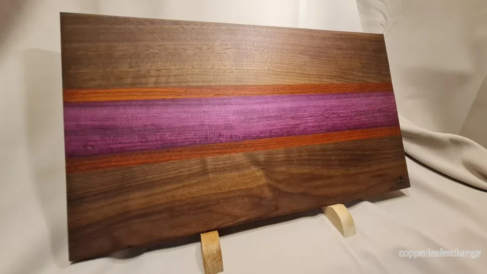 Väldigt exklusiv skärbräda i Valnöt, Purpleheart, Padouk och Mahogny