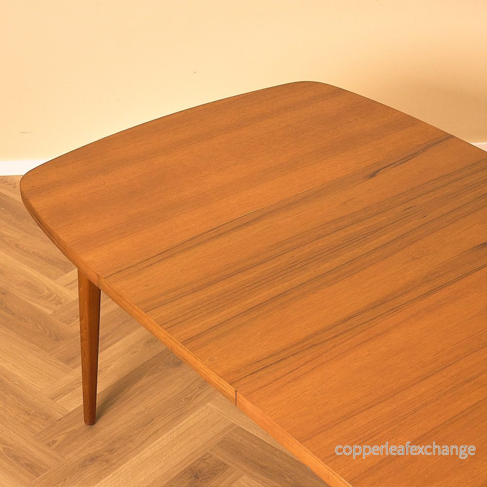 Svenskt fyrkantigt matbord i teak av AB Möbelfabriken Linden - Bild 3