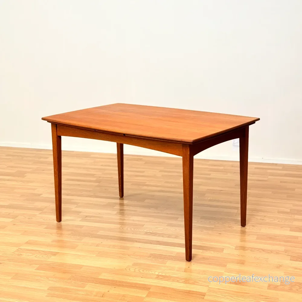 Danskt rektangulärt matbord i teak Danskt rektangulärt matbord i teak