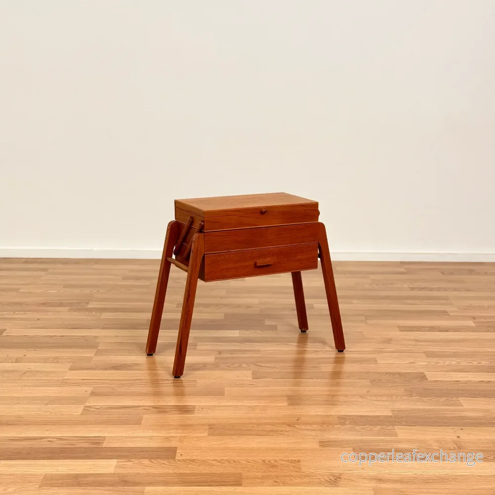 Sidobord / Skrivbord i teak, 1950-60-tal, Sverige
