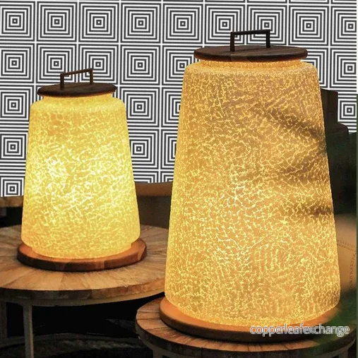 HELGA Lampa Vit Resin & Teak – Elegant Golvlampa i 2 Storlekar