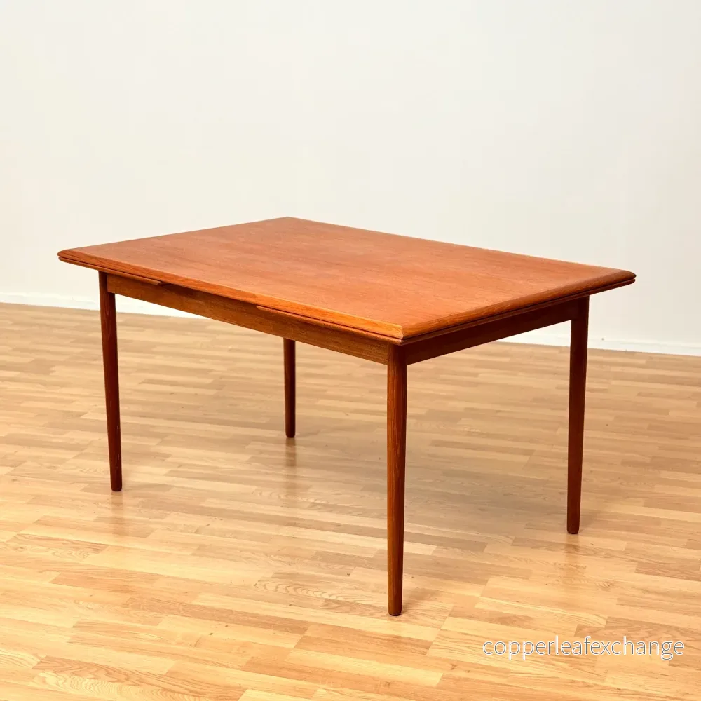 Danskt rektangulärt matbord i teak Danskt rektangulärt matbord i teak