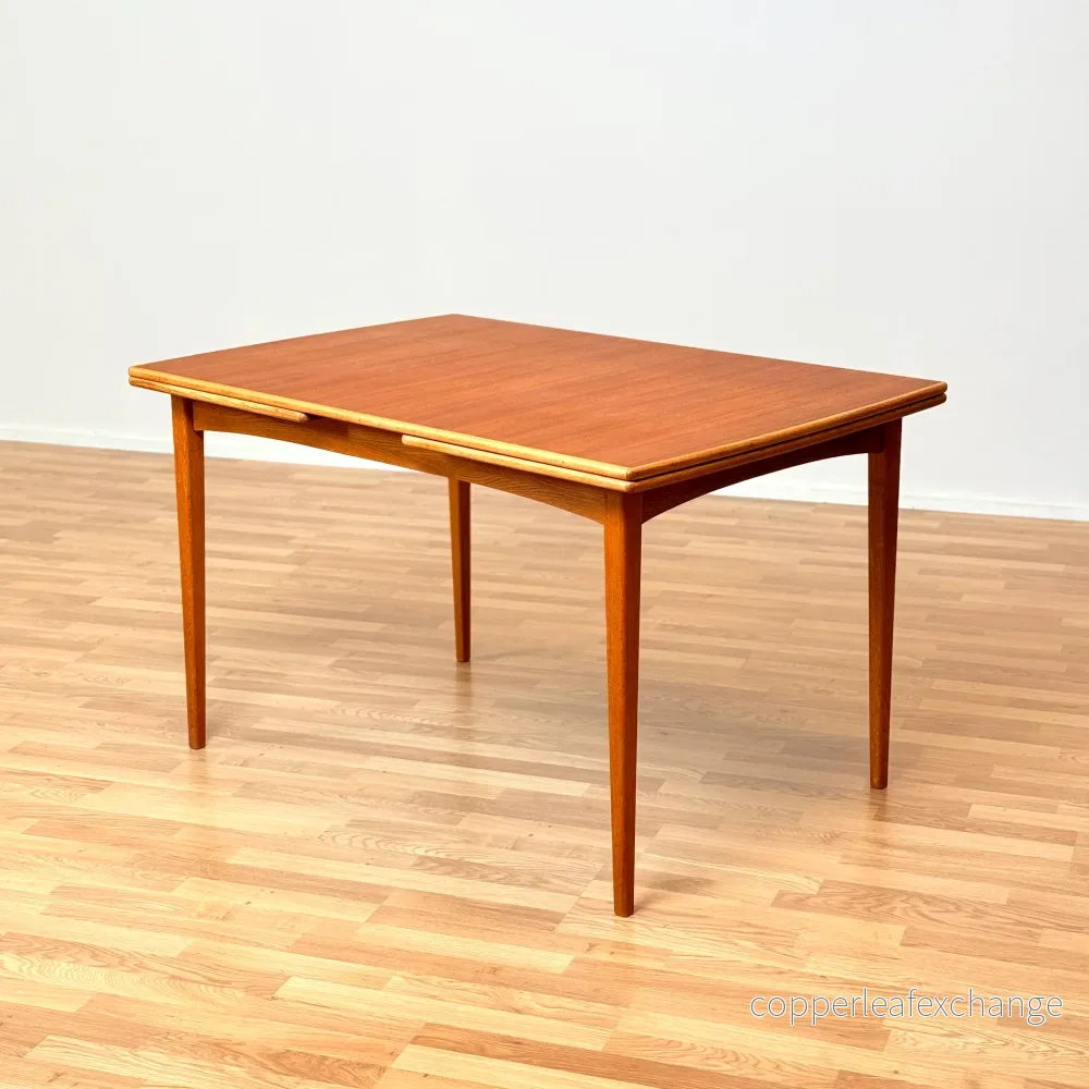Svenskt rektangulärt matbord i teak Svenskt rektangulärt matbord i teak
