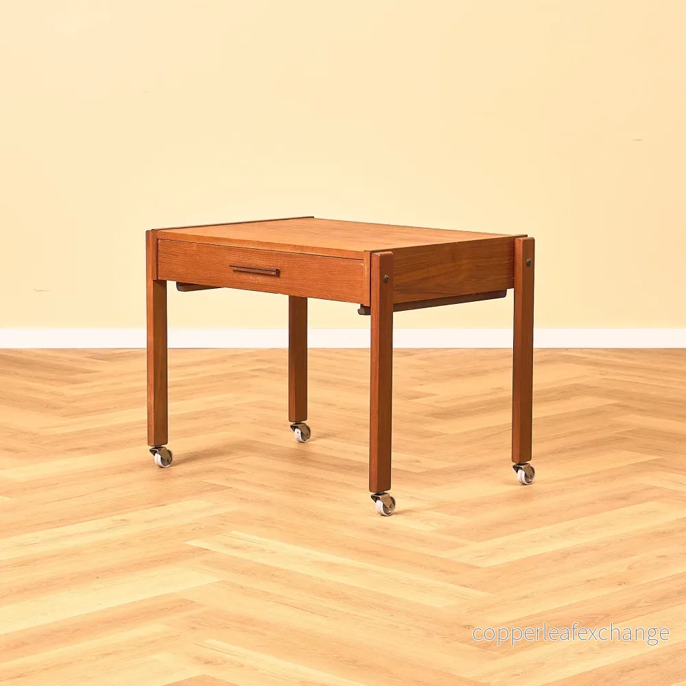 Danskt sidobord i teak