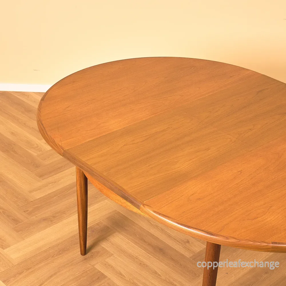 Brittiskt runt matbord i teak och valnöt samt teak från G-Plan - Bild 3