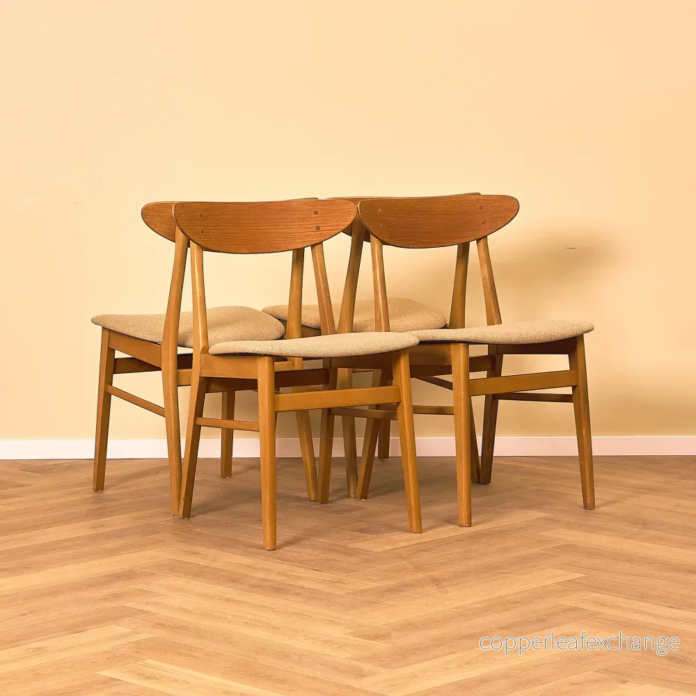 Matstolar i teak & bok av Farstrup, modell 210