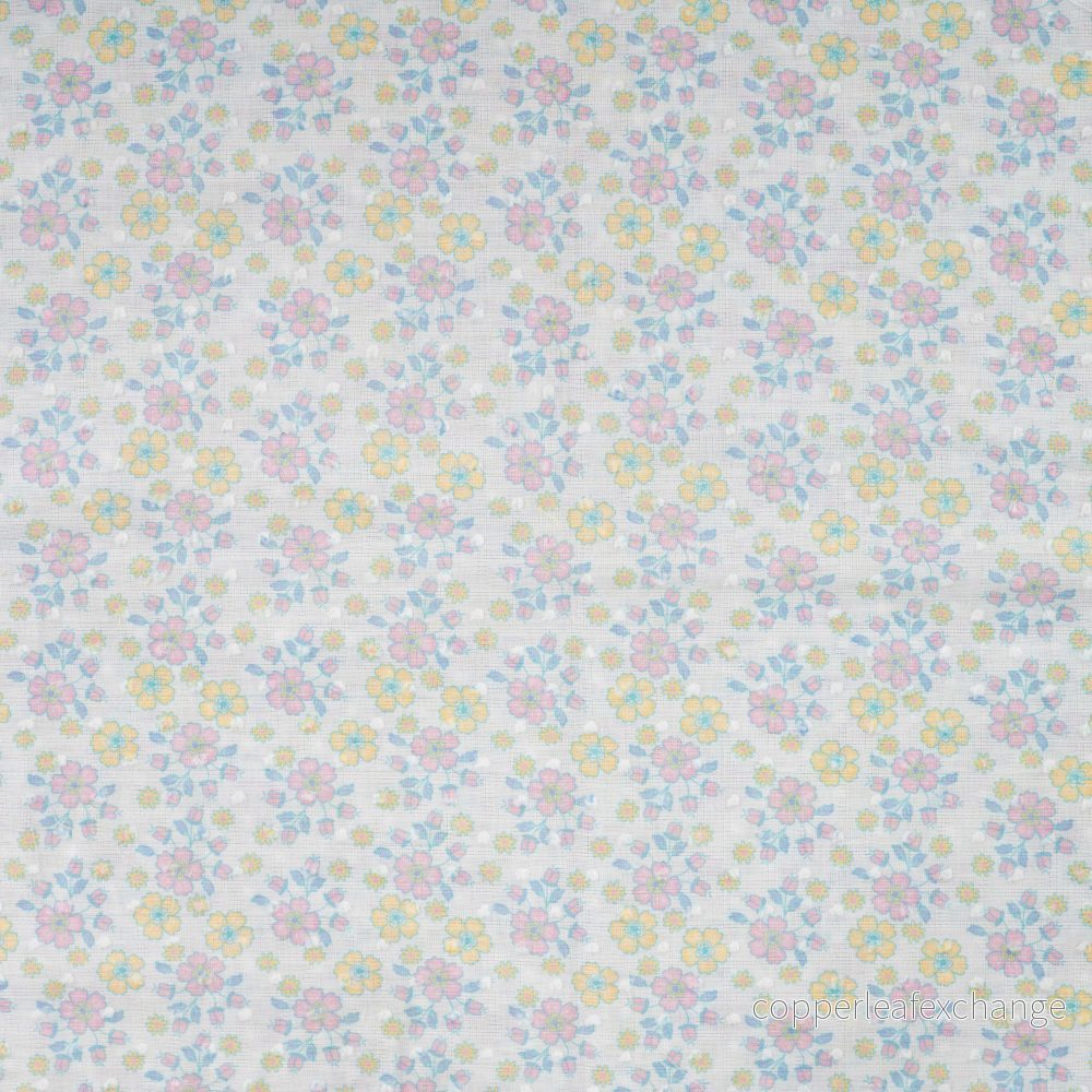 Cotton – Patterned – Flowers – Dotted structure – Yellow, pink – 07.510 Cotton – Patterned – Flowers – Dotted structure – Yellow, pink – 07.510
