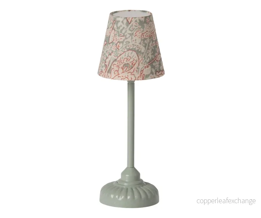 Maileg – Liten lampa miniatyr, golvlampa till dockhus mint för möss