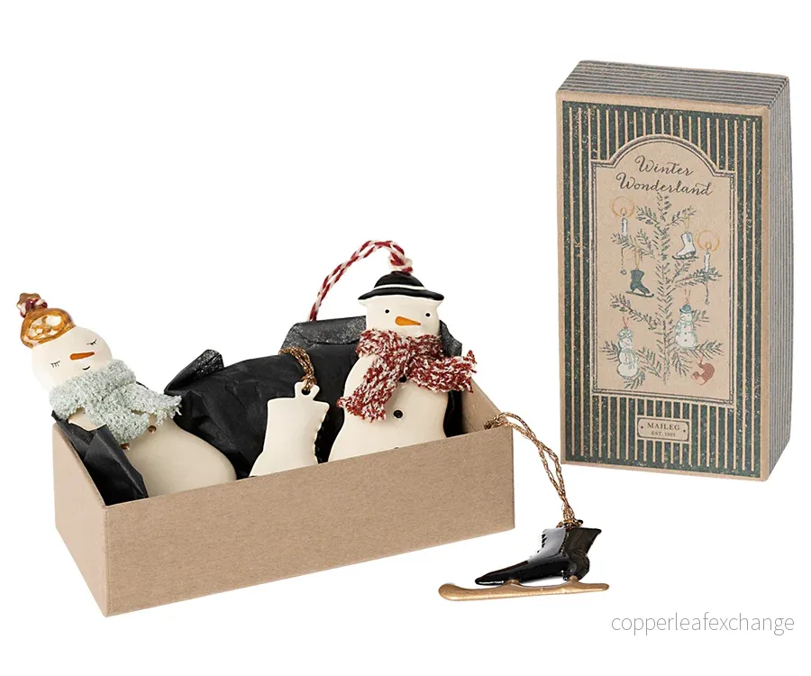 Maileg – Julpynt, Metal ornament set – Winter Wonderland i dekorativ låda