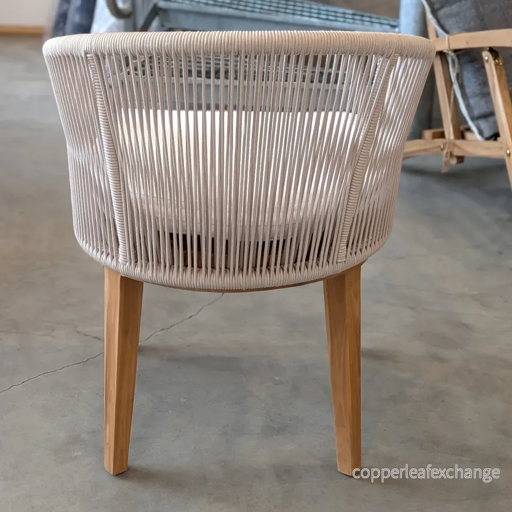 LUCIA Matsalsstol i Teak med Dyna – Elegant Utemöbel med Repdesign - Bild 2
