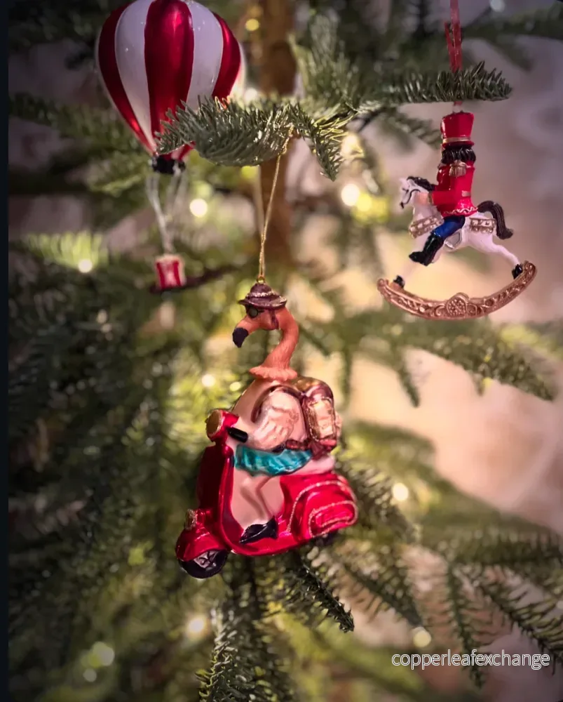 Julgransdekor SANTA'S SPEEDY FLAMINGO