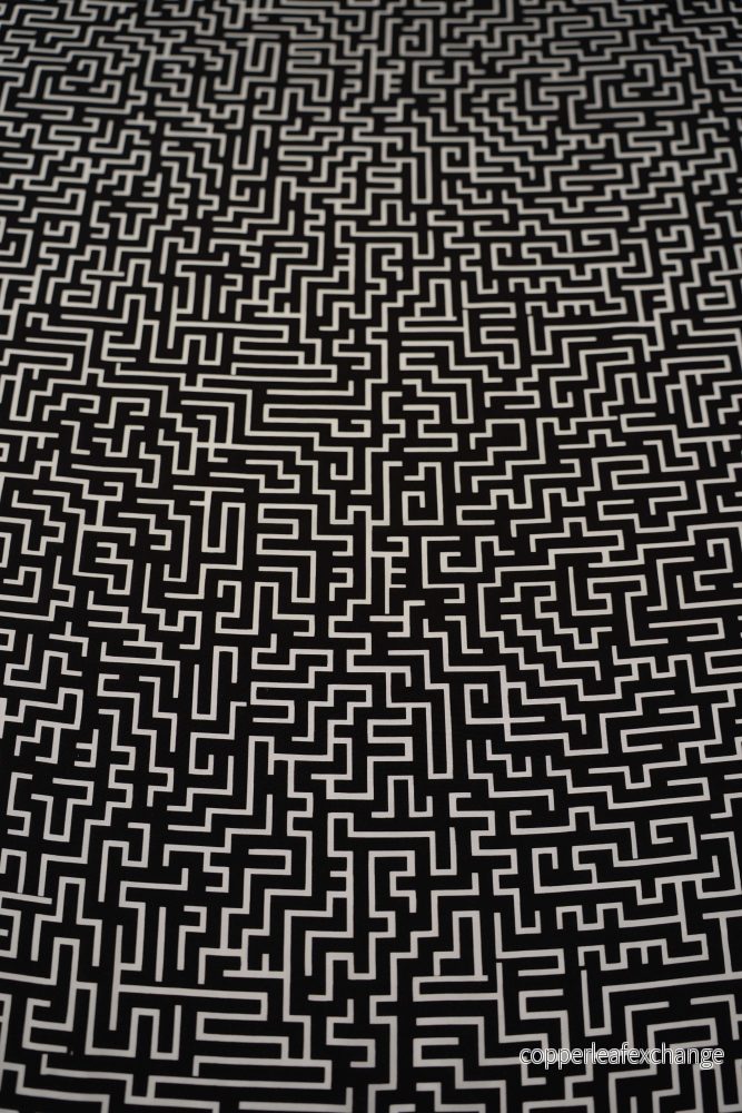 Made by Gårda Textil – Silk – Crêpe de Chine – Labyrinth Reverse – Black/White Made by Gårda Textil – Silk – Crêpe de Chine – Labyrinth Reverse – Black/White