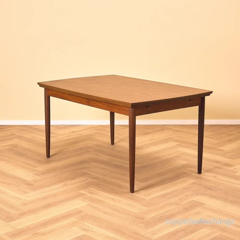 Danskt rektangulärt matbord i teak Danskt rektangulärt matbord i teak