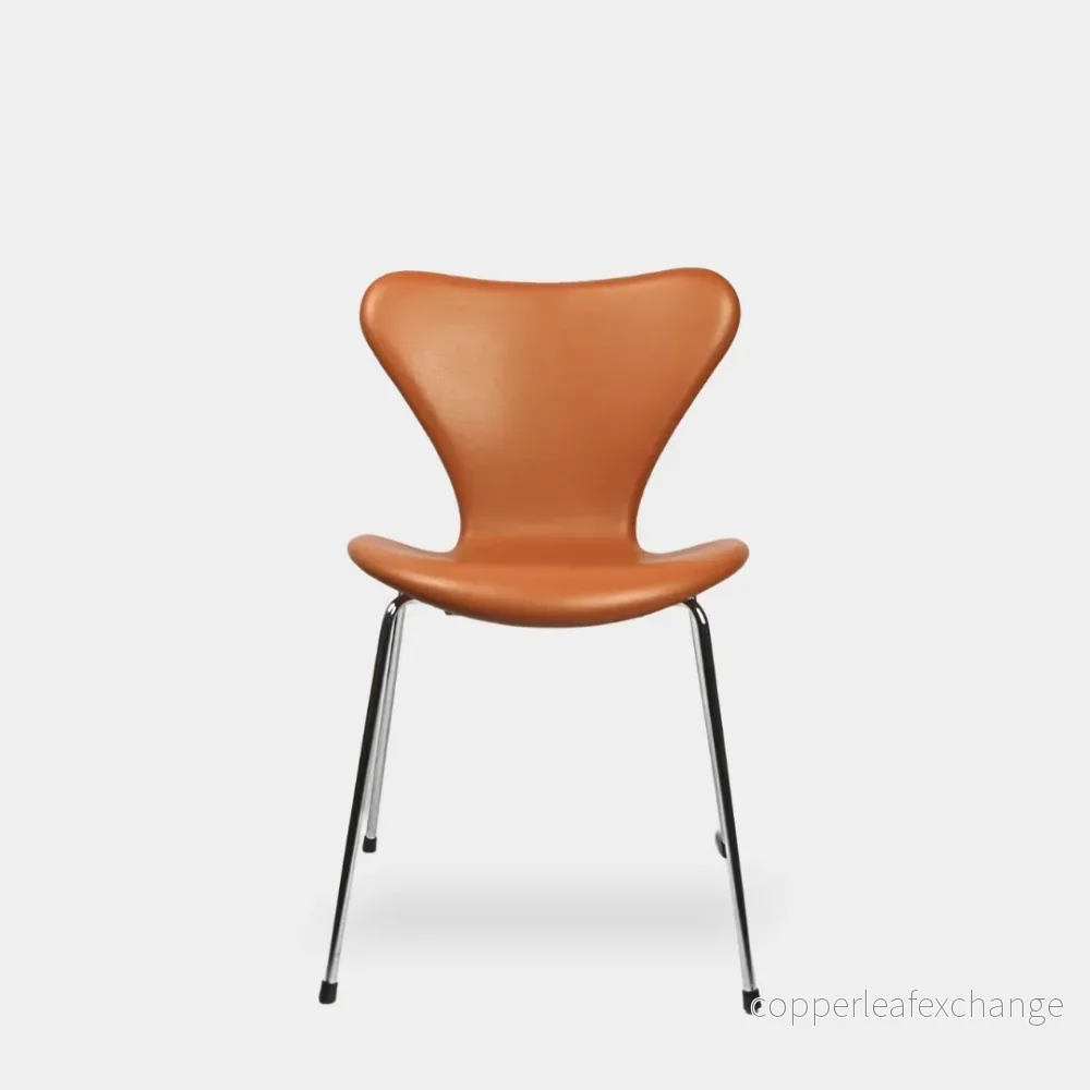 Polstring af Arne Jacobsen 7’er stol