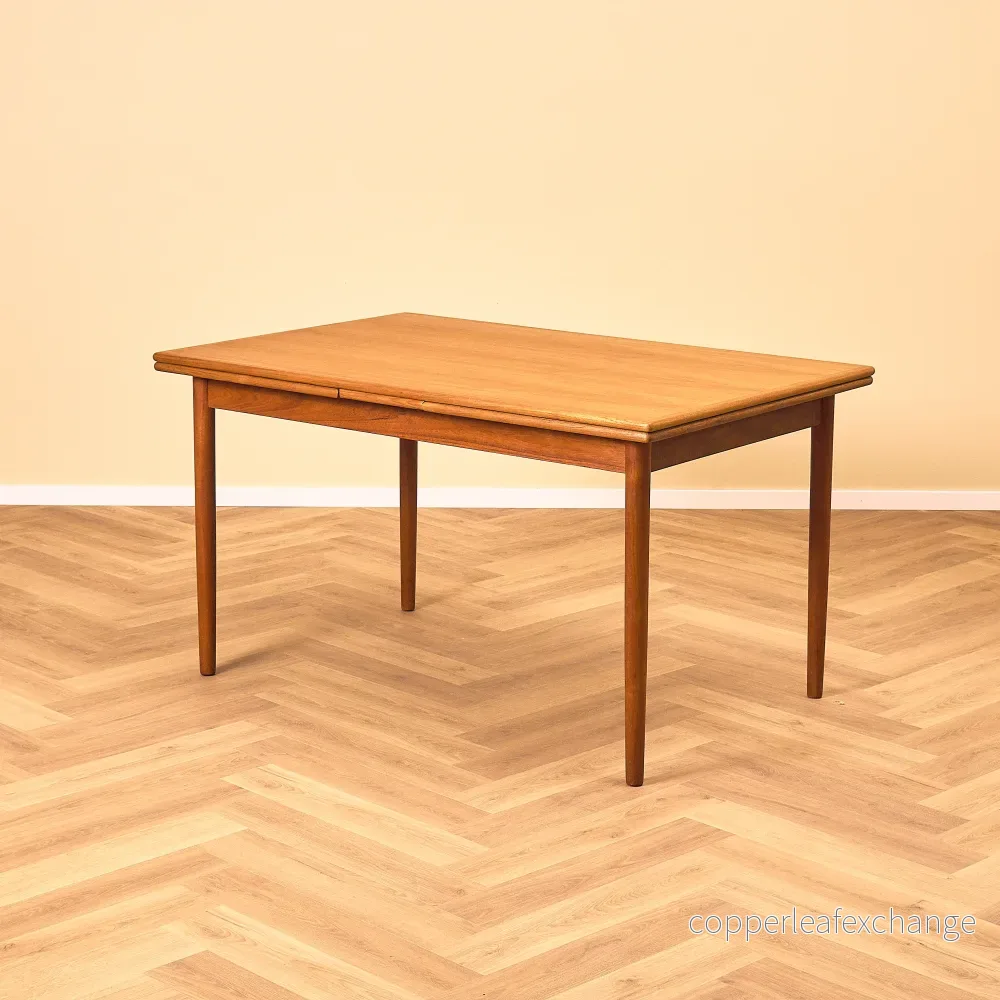Danskt matbord i teak