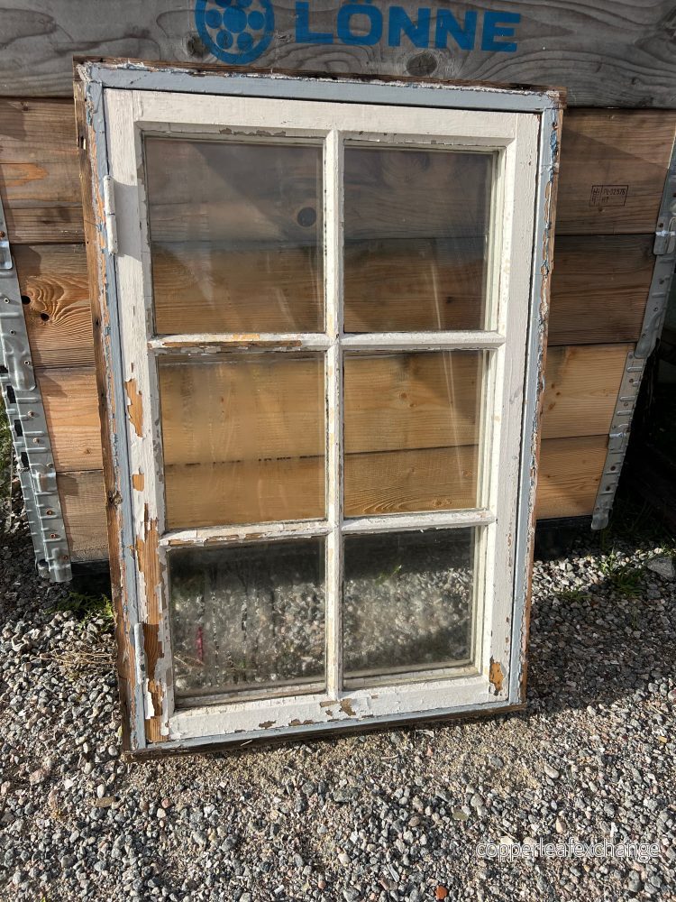 Fönster med karm 65×98