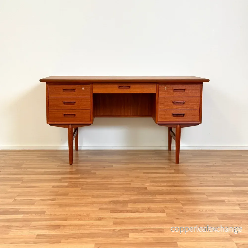 Danskt skrivbord i teak