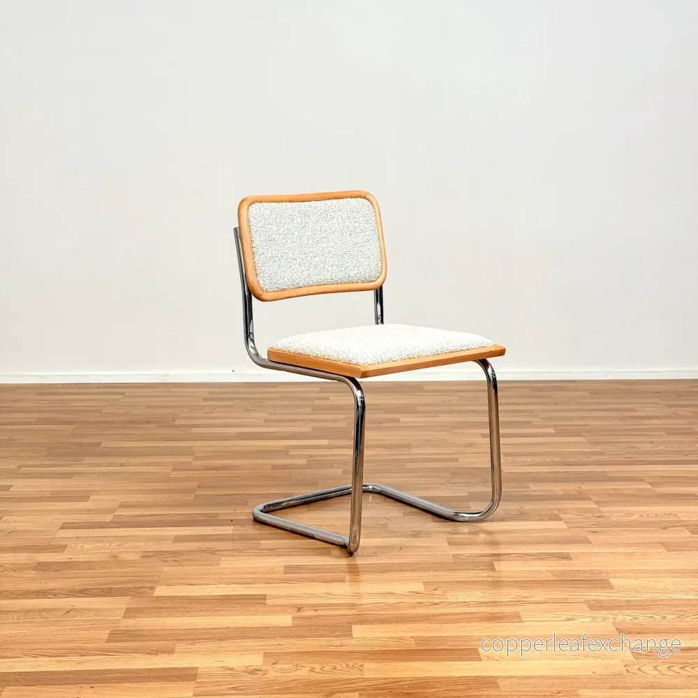 Set om 2 matstolar i bok av Marcel Breuer Cesca för BENE