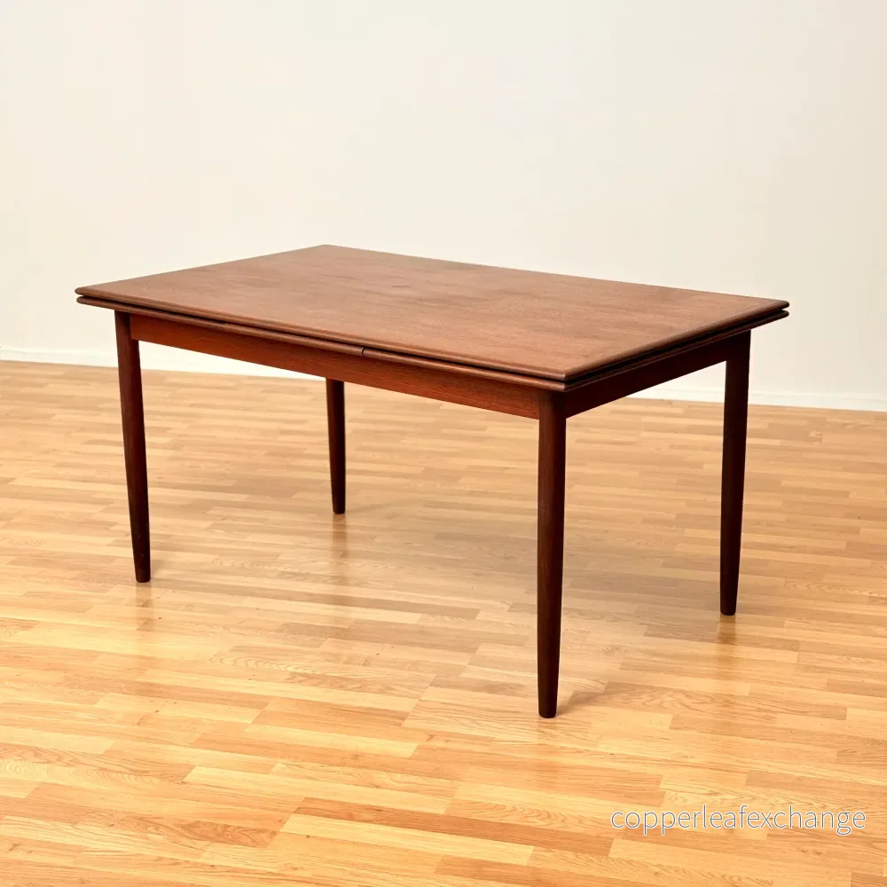 Danskt rektangulärt matbord i teak Danskt rektangulärt matbord i teak