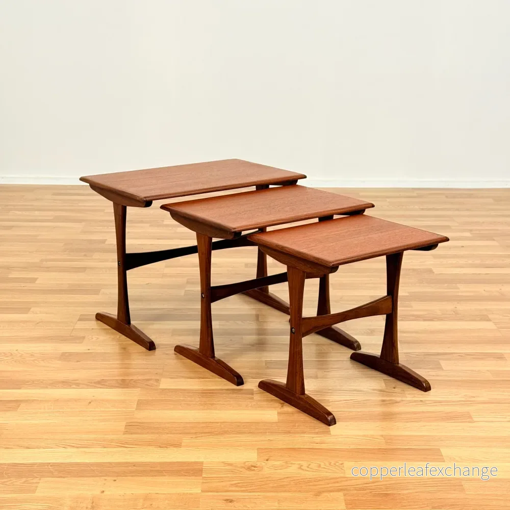 Danskt set med nästlade bord i teak - Bild 2