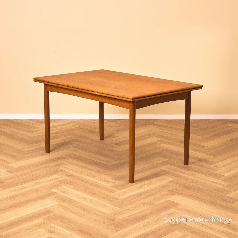 Danskt rektangulärt matbord i teak Danskt rektangulärt matbord i teak