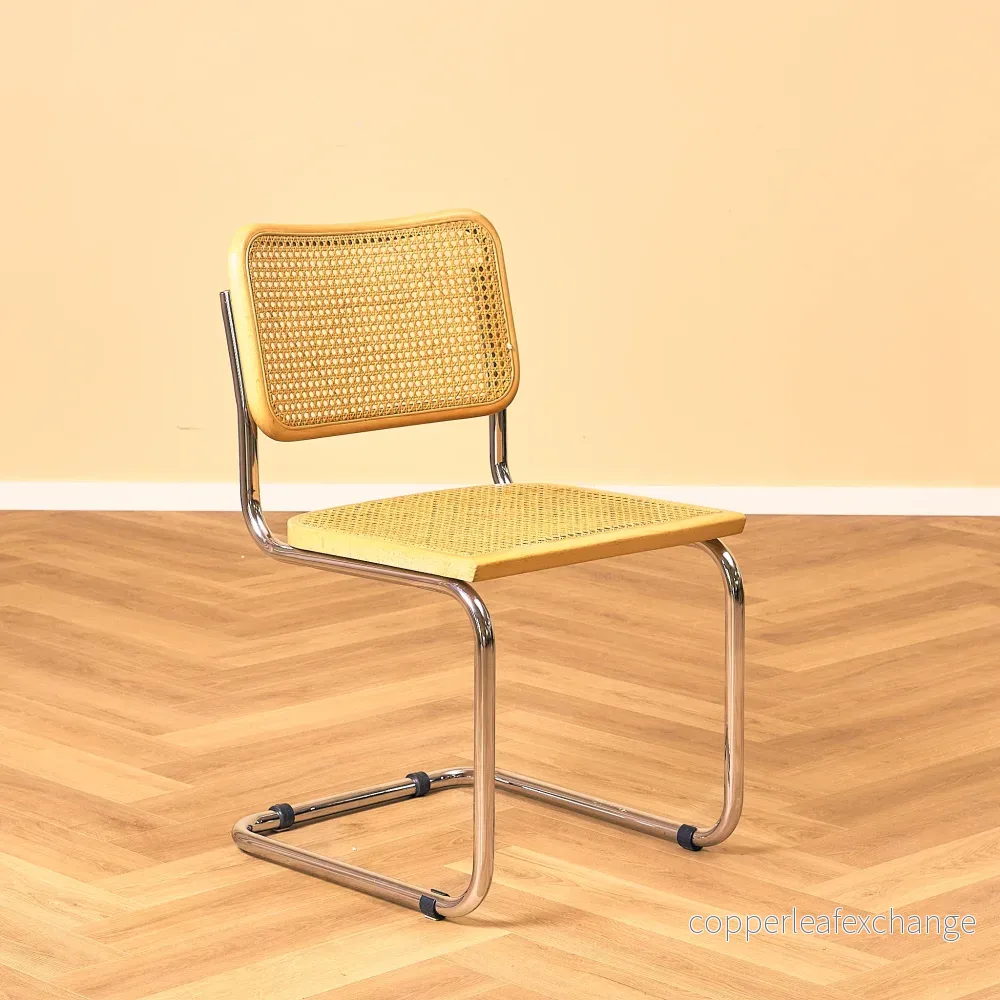 Italienskt set med 6 matstolar i bok av Marcel Breuer Italienskt set med 6 matstolar i bok av Marcel Breuer