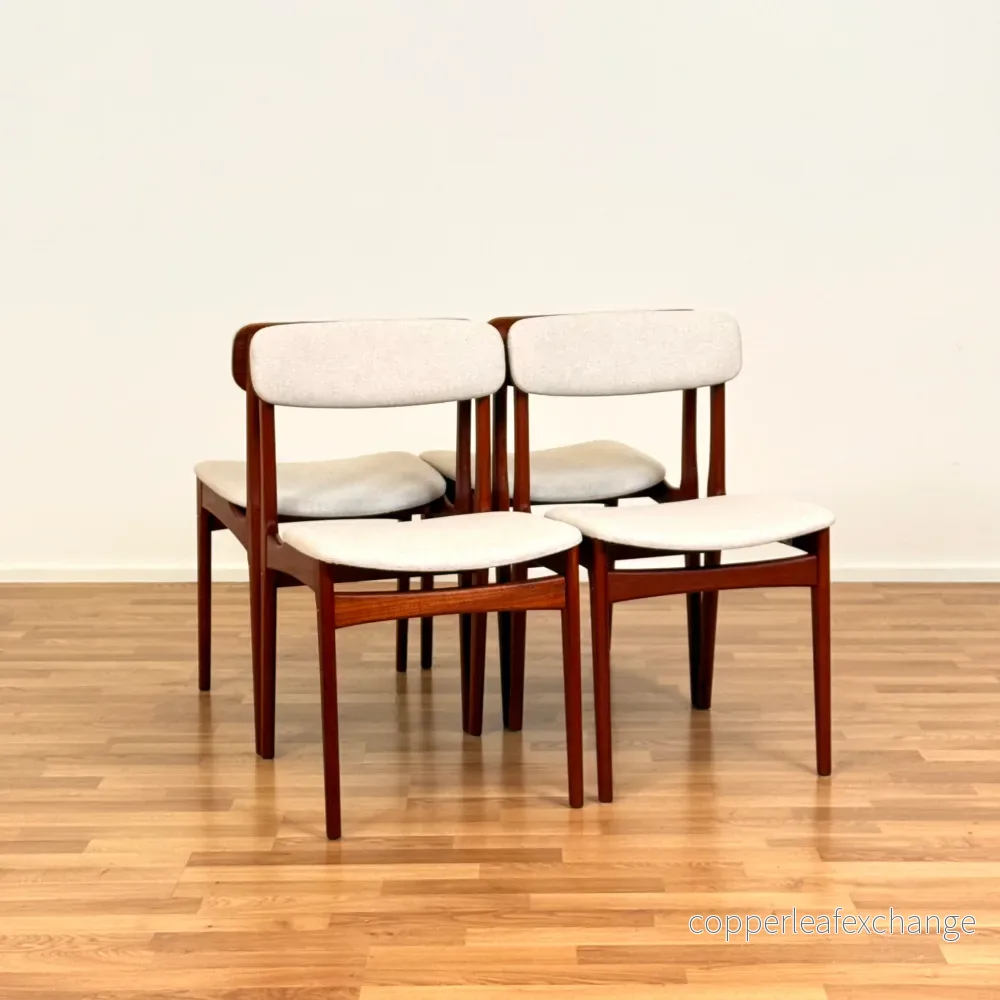 Set om 4 matstolar i teak av B. Rasmussen för Thorso Mobelfabrik, 1950-60-tal, Danmark Set om 4 matstolar i teak av B. Rasmussen för Thorso Mobelfabrik, 1950-60-tal, Danmark