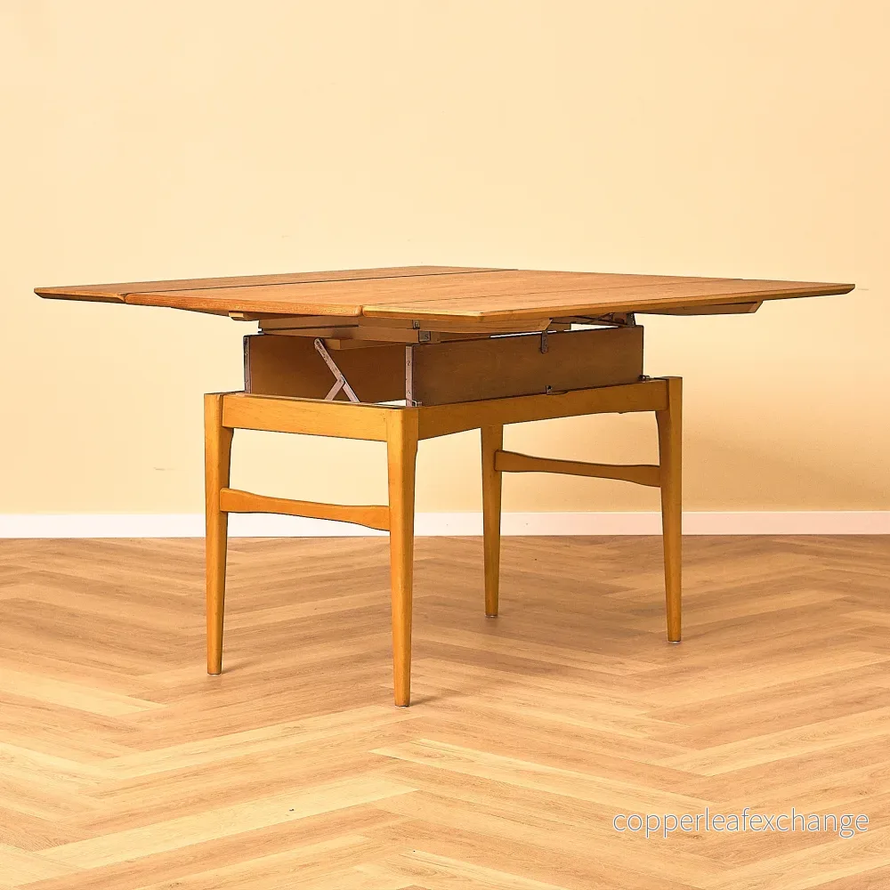 Utdragbart svenskt soffbord i teak och bok från Emmaboda Möbelfabrik Utdragbart svenskt soffbord i teak och bok från Emmaboda Möbelfabrik