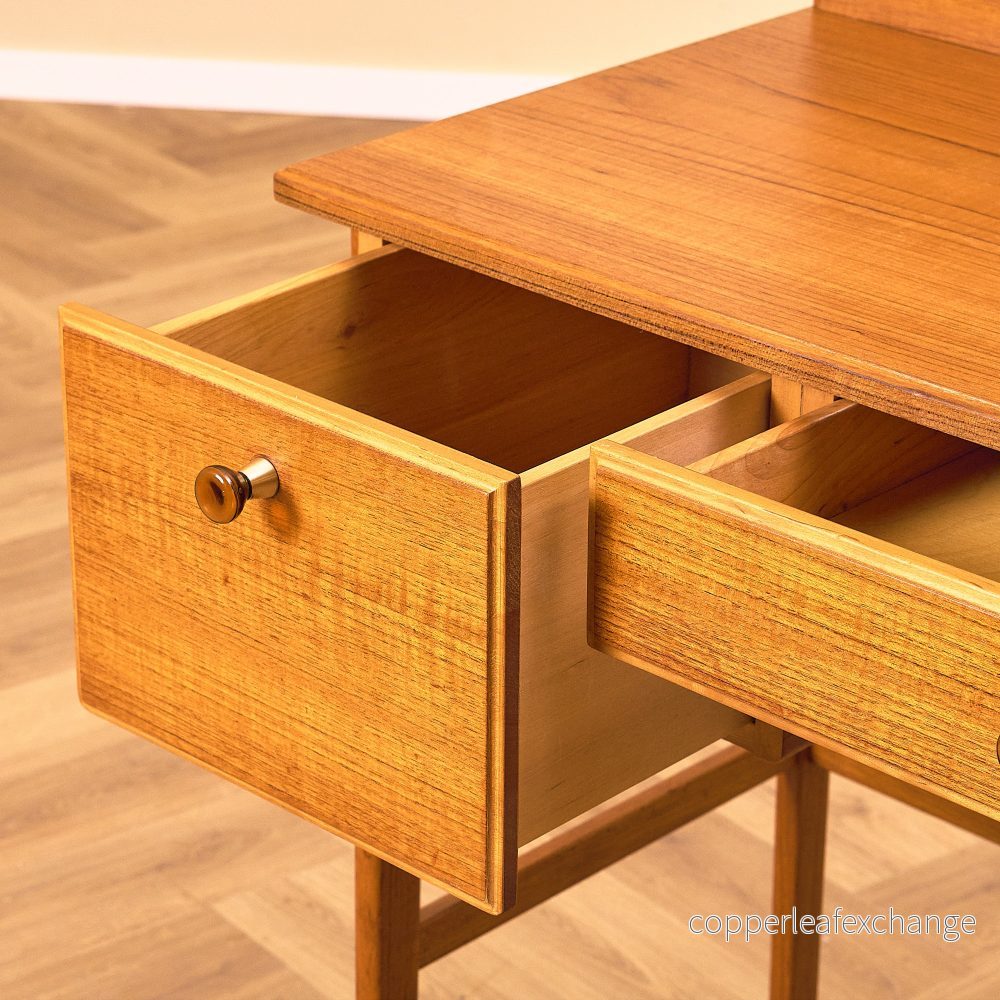 Svensk sminkbord / Skrivbord i teak och bok från AB Nybrofabriken, Fröseke - Bild 3