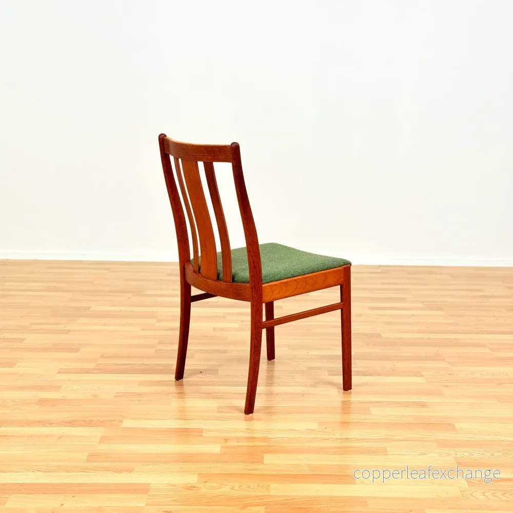 Svenskt set med 4 matstolar i teak - Bild 3