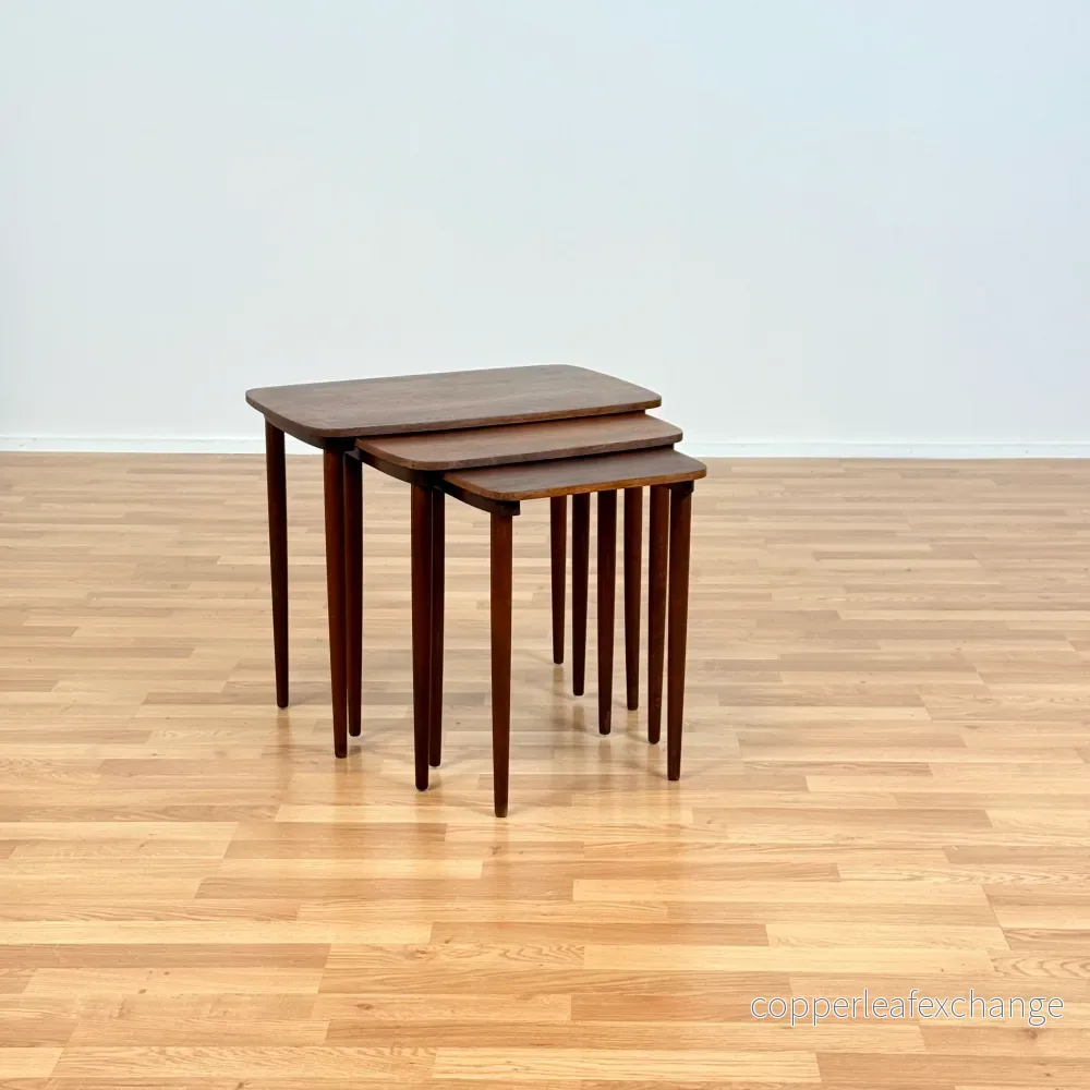 Danskt set med nästlade bord i teak och bok - Bild 2