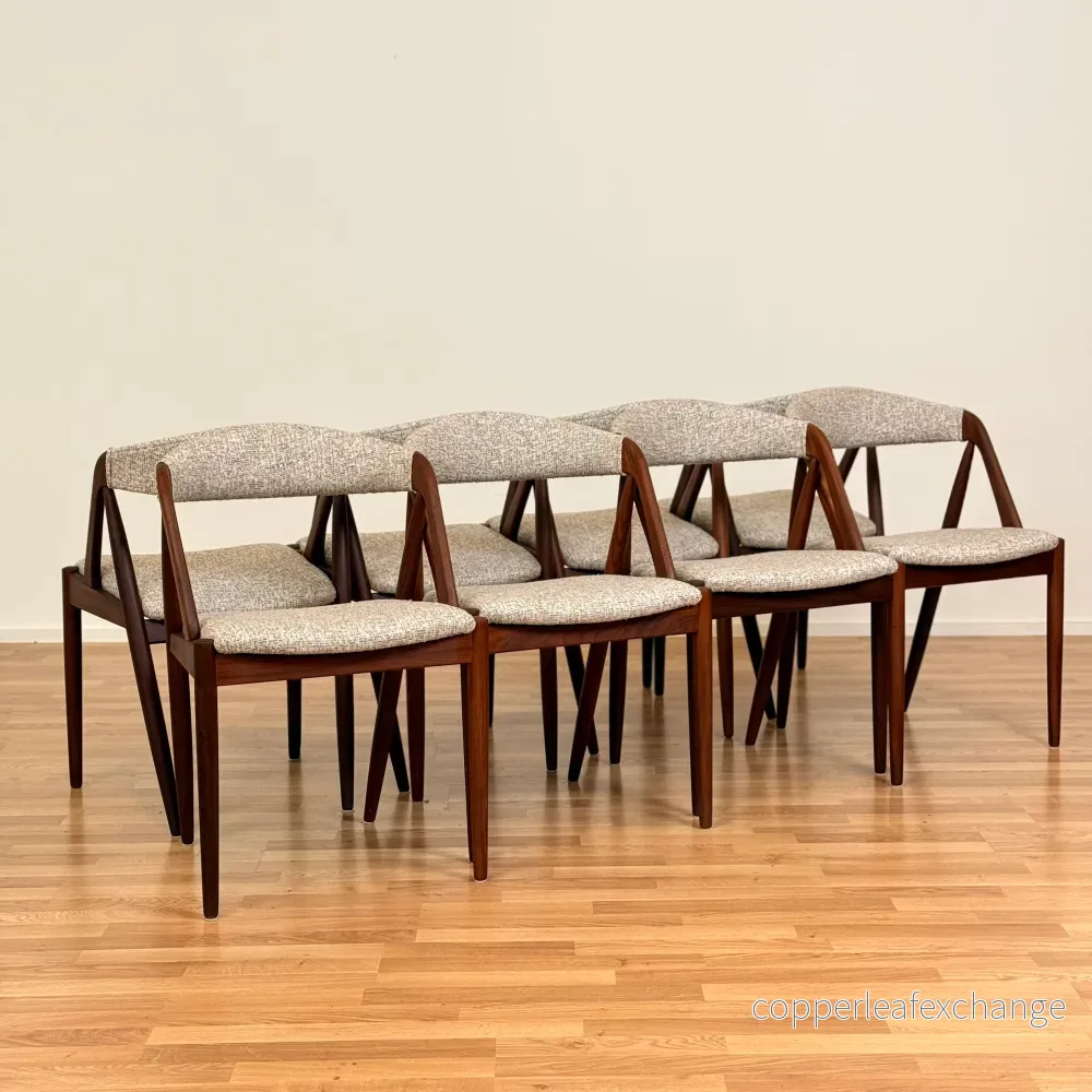 Set om 8 matstolar i valnöt av Kai Kristiansen, 1950-60-tal, Danmark