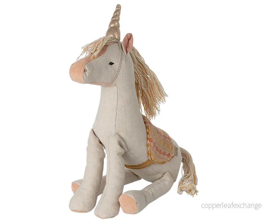 Maileg – Enhörning med horn och sadel, unicorn i storlek medium Maileg – Enhörning med horn och sadel, unicorn i storlek medium