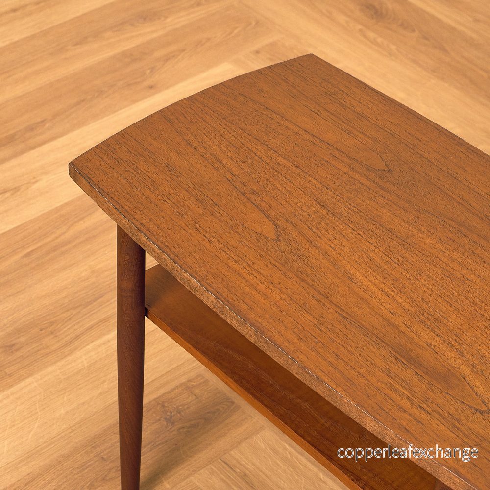 Litet svenskt sidobord i teak och valnöt - Bild 2