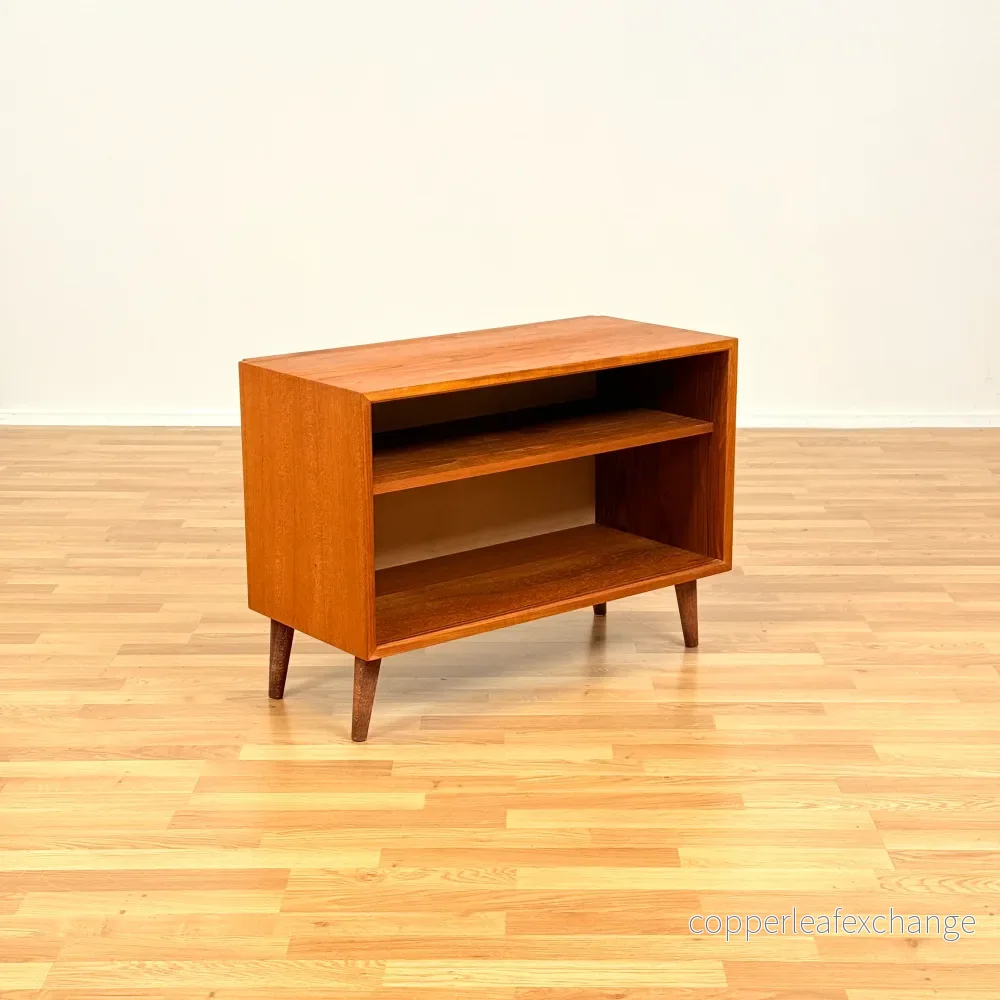 Liten bokhylla i teak Liten bokhylla i teak