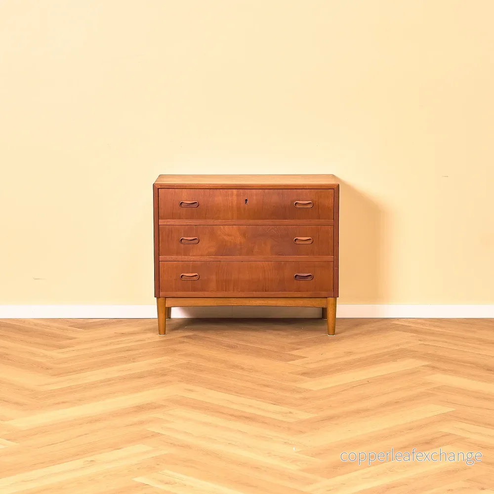 Svensk byrå i teak Svensk byrå i teak