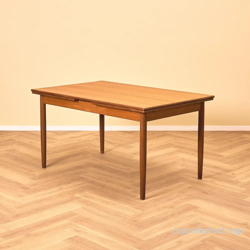 Danskt matbord i teak