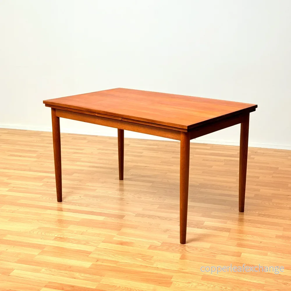Danskt rektangulärt matbord i teak Danskt rektangulärt matbord i teak
