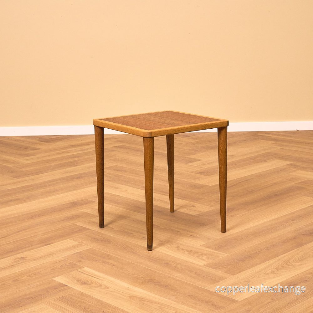 Svenskt teak- och ekbord av Yngve Ekström, modell "Cubus II"